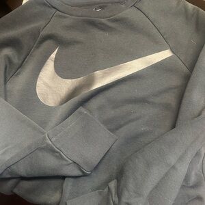 Nike dri fit S women’s black Crewneck Sweatshirt